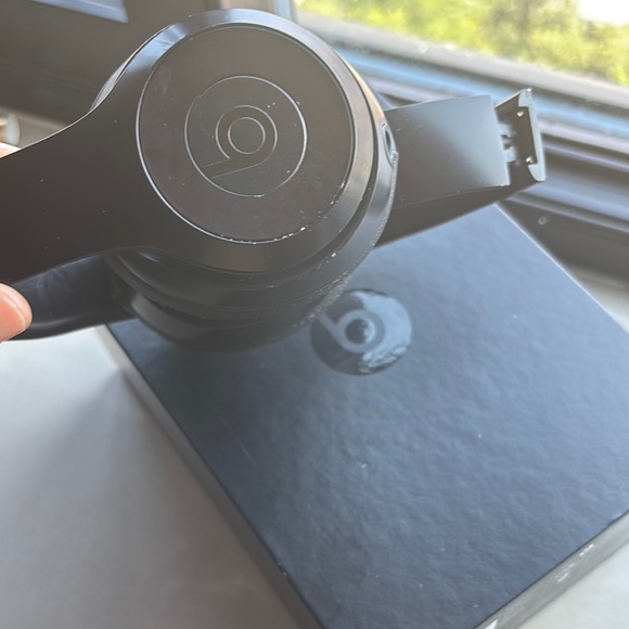 Beats Solo3 Black Over-Ear Headphones - Picture 1 of 1